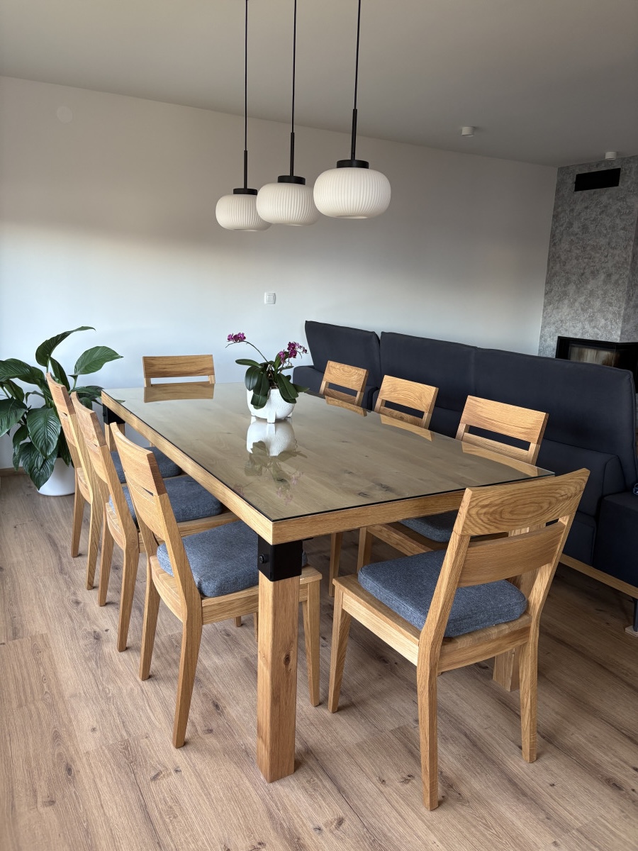 Masivni jedilni stoli Hanna