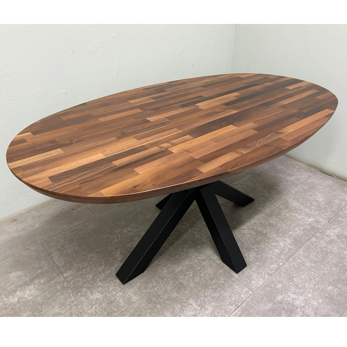 Masivne jedilne mize