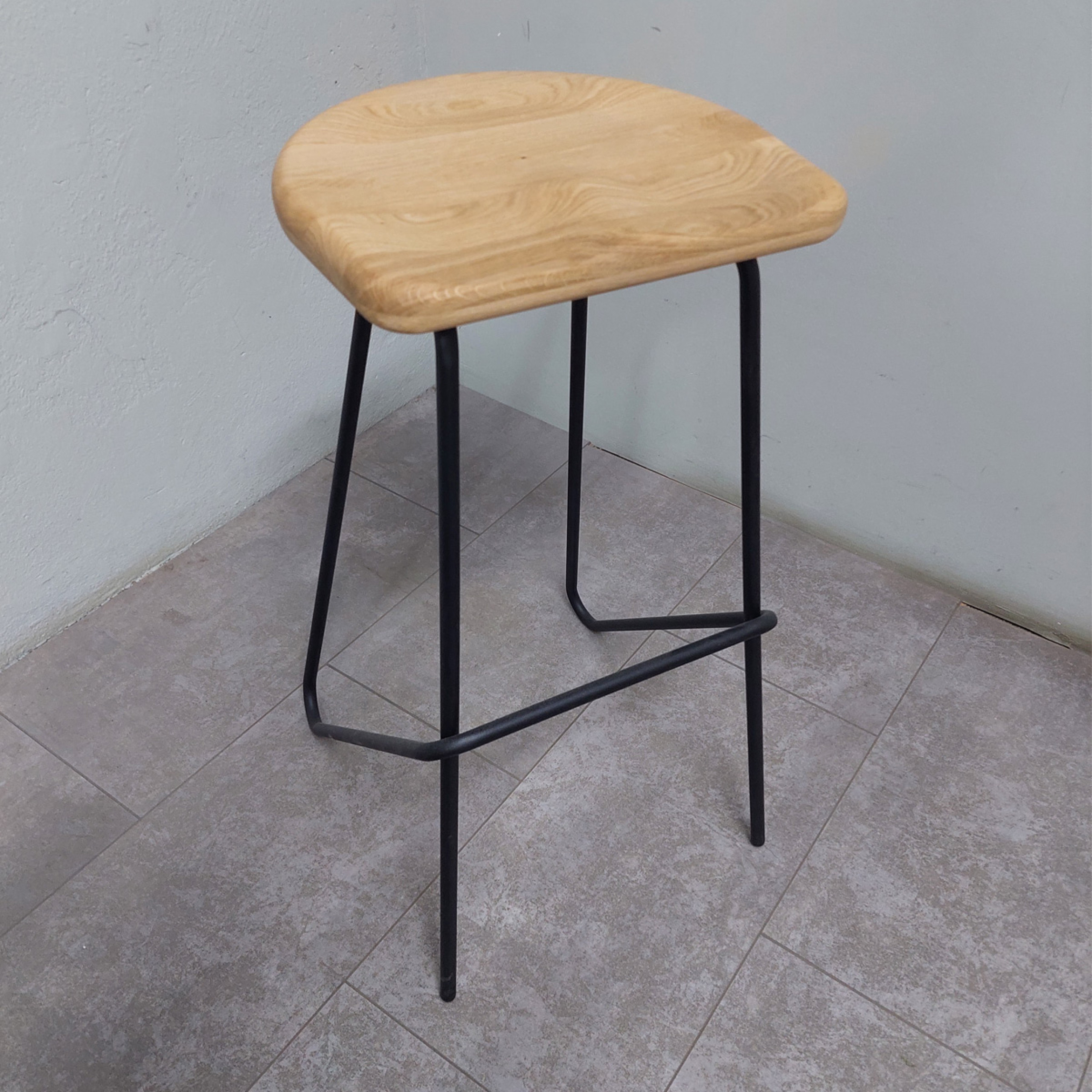 Zadnji kosi barski stol Piero